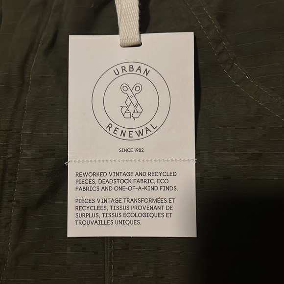 SOLD Urban Renewal Vintage Patch Pocket Utility Short, Green Cargo Shorts, 26 - Picture 5 of 8